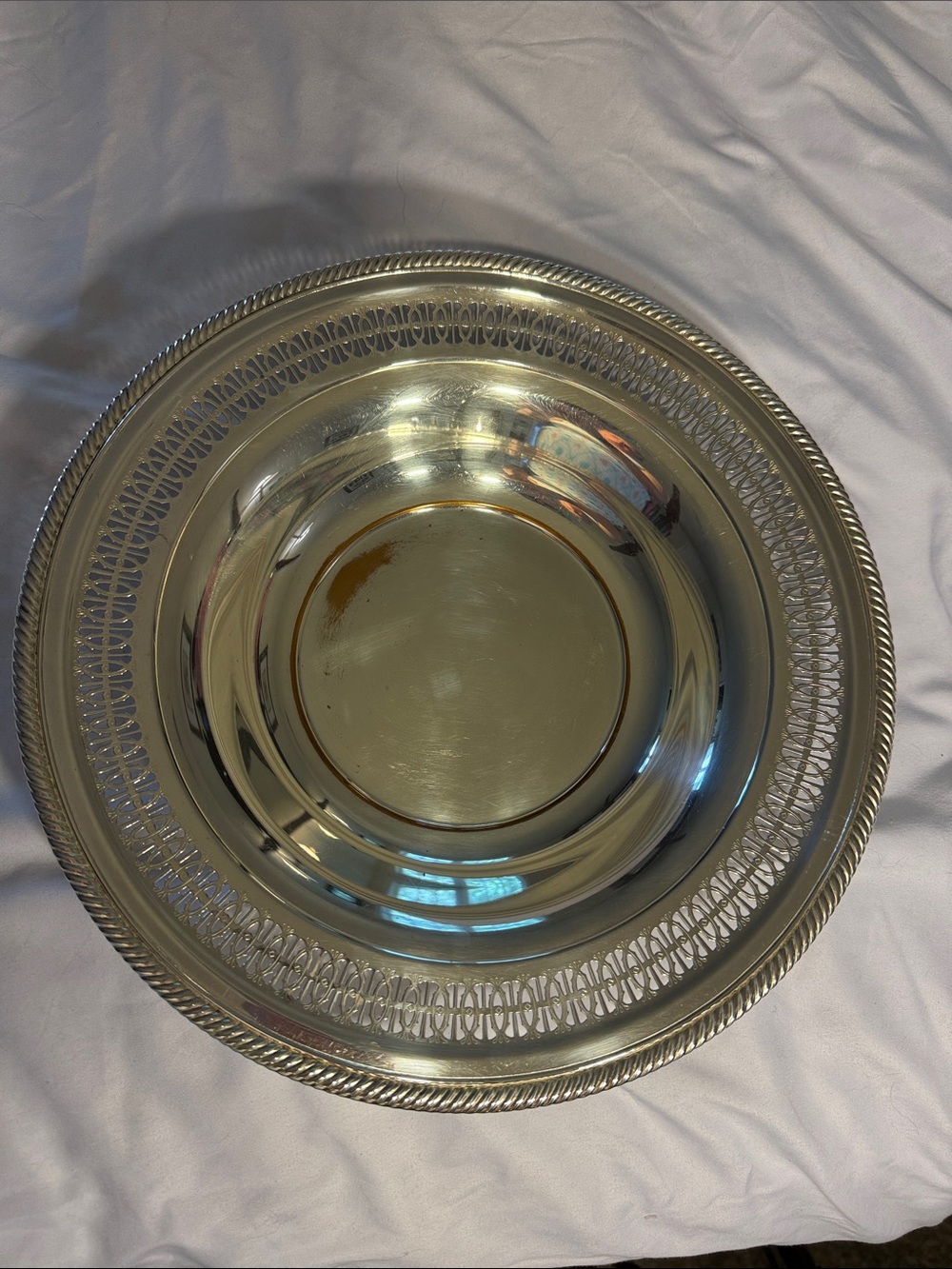 WM Rogers Pattern 835 Classic Silver Plated Serving Bowl with Pierced Rim